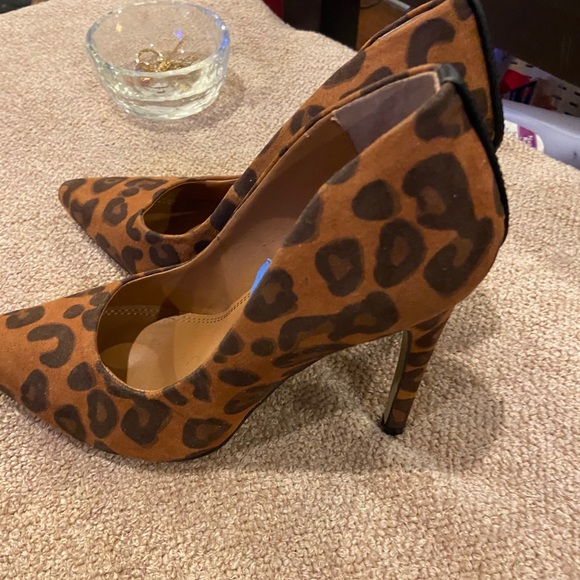 Preloved Mia heels animal print size 7.5 - Picture 3 of 9